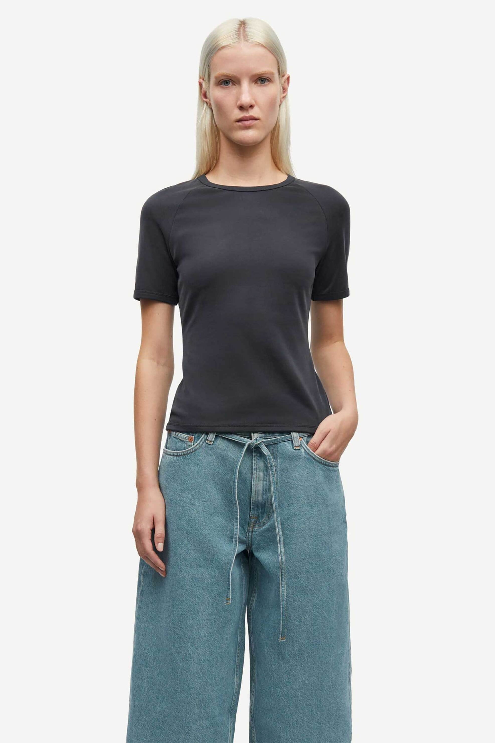 SAMSØE SAMSØE Samsøe Samsøe γυναικείο T-shirt μονόχρωμο Slim Fit "Sasus" - F25200040 Μαύρο