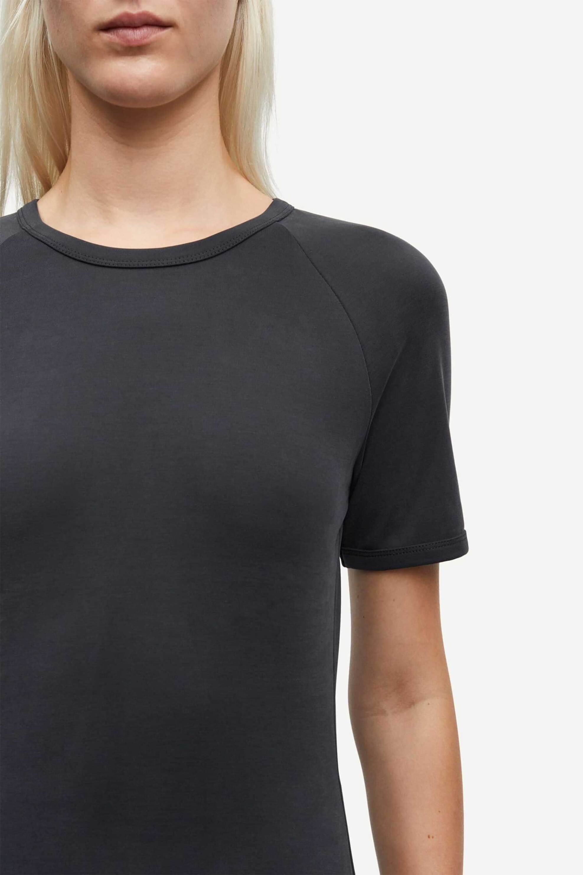 Samsøe Samsøe γυναικείο T-shirt μονόχρωμο Slim Fit "Sasus" - F25200040 Μαύρο φωτογραφία