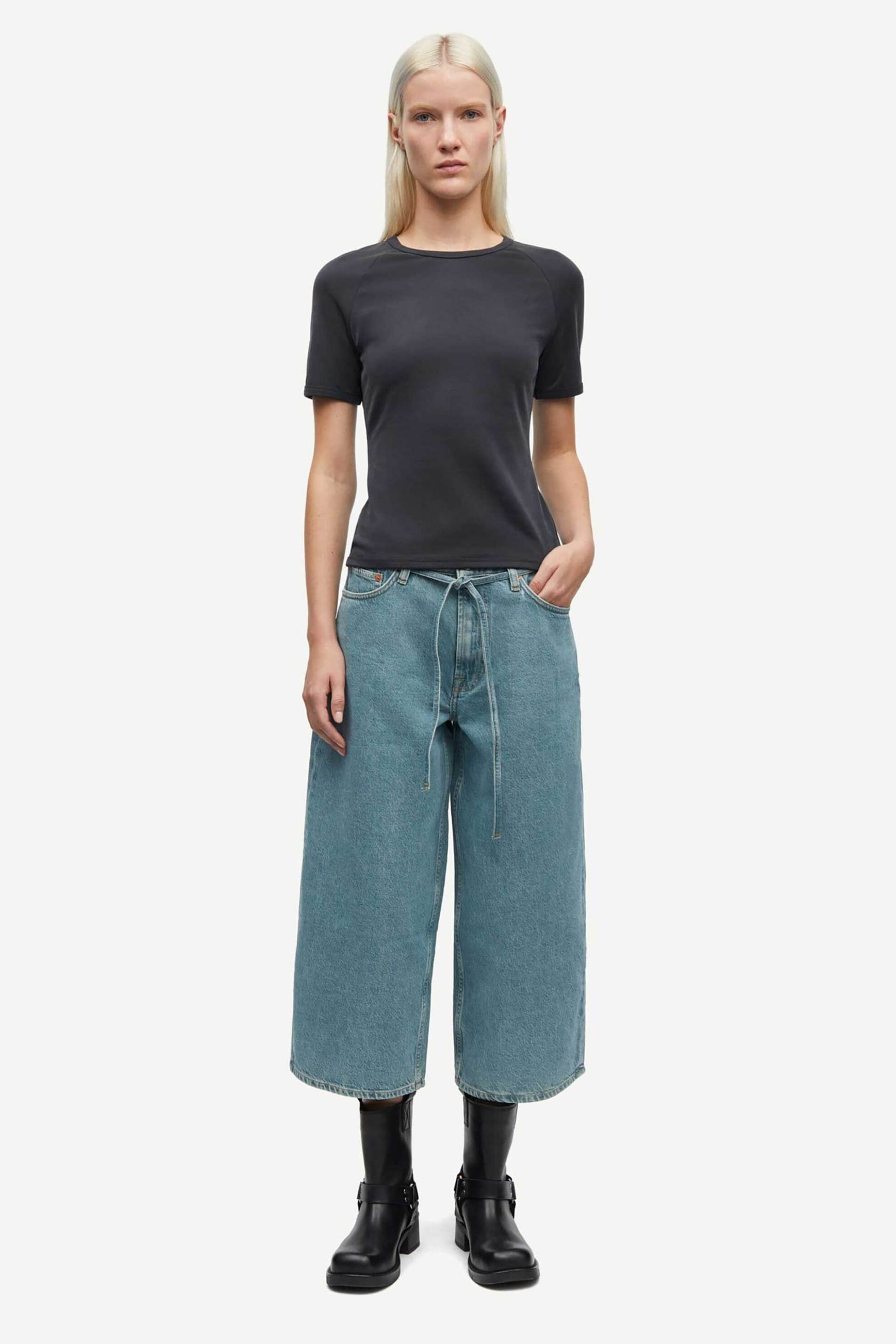 Samsøe Samsøe γυναικείο T-shirt μονόχρωμο Slim Fit "Sasus" - F25200040 Μαύρο φωτογραφία