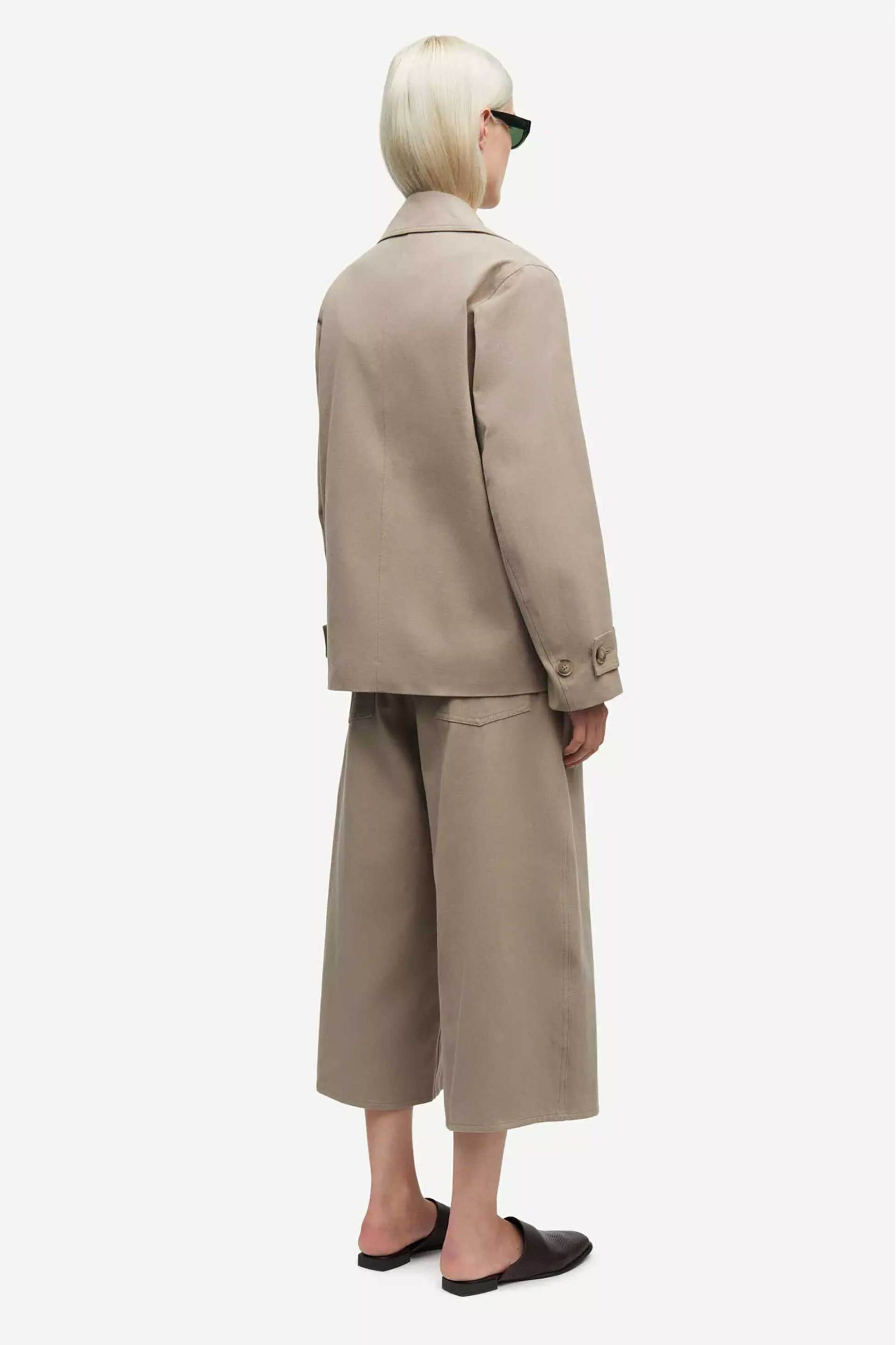 Samsøe Samsøe γυναικεία καπαρτίνα με διπλή σειρά κουμπιών "Safalla" - F25200113 Μπεζ φωτογραφία