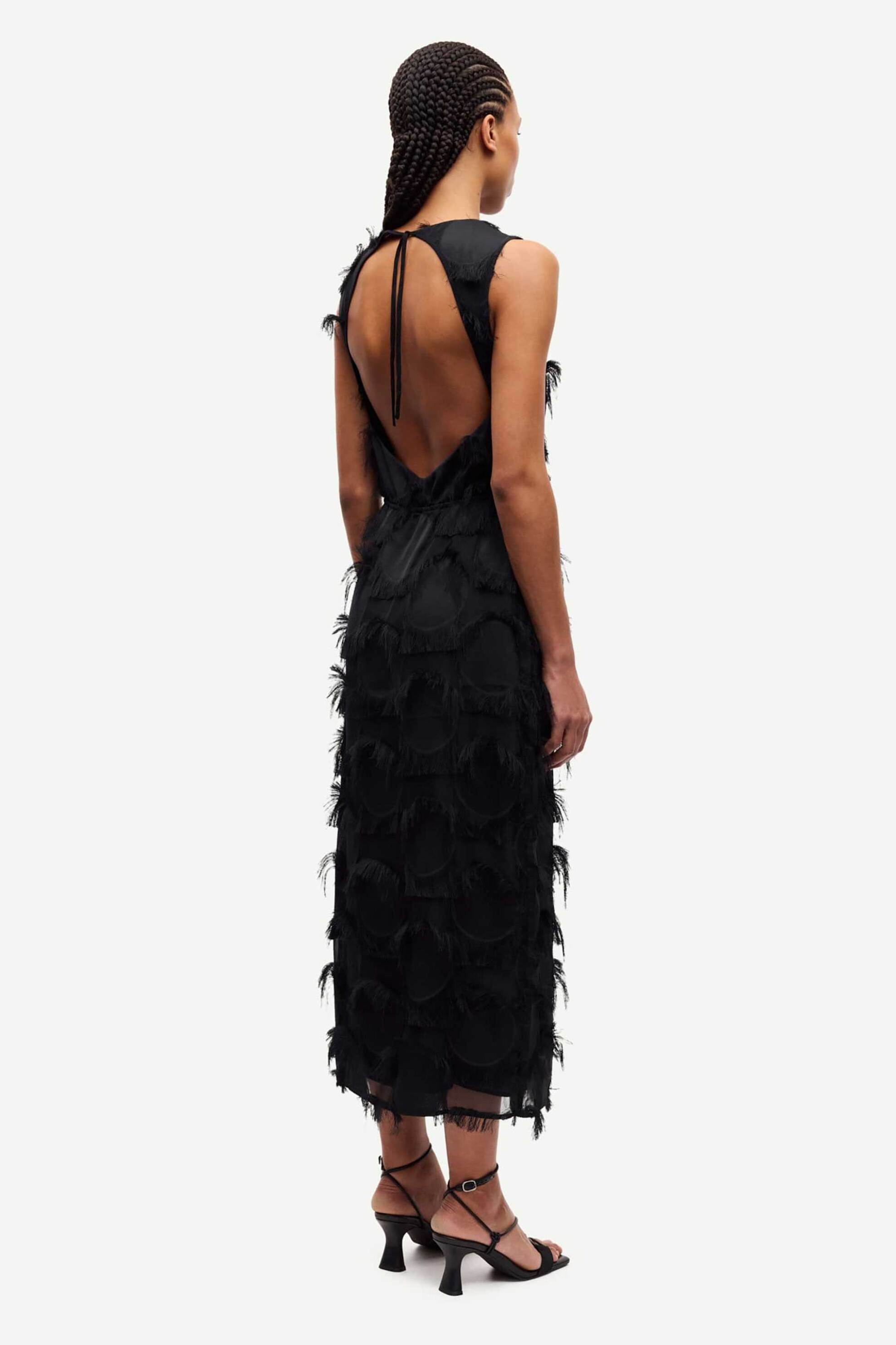 Samsøe Samsøe γυναικείο midi φόρεμα αμάνικο με ανάγλυφο σχέδιο "Saporto" - F25300099 Μαύρο