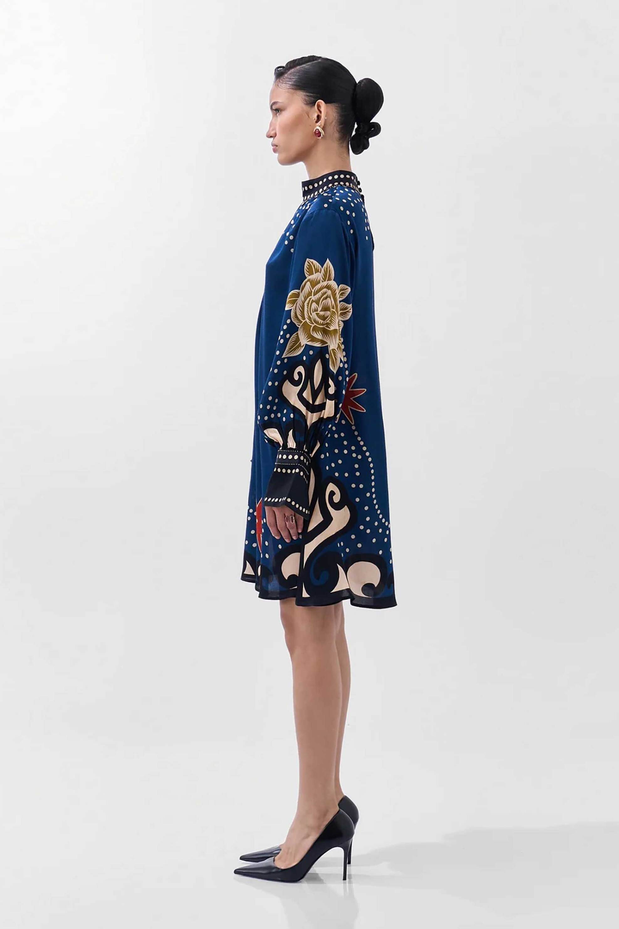NOIB Noib γυναικείο mini φόρεμα με all-over print "Amber Old Rose" - Amber Mini/FW26 Μπλε - 3