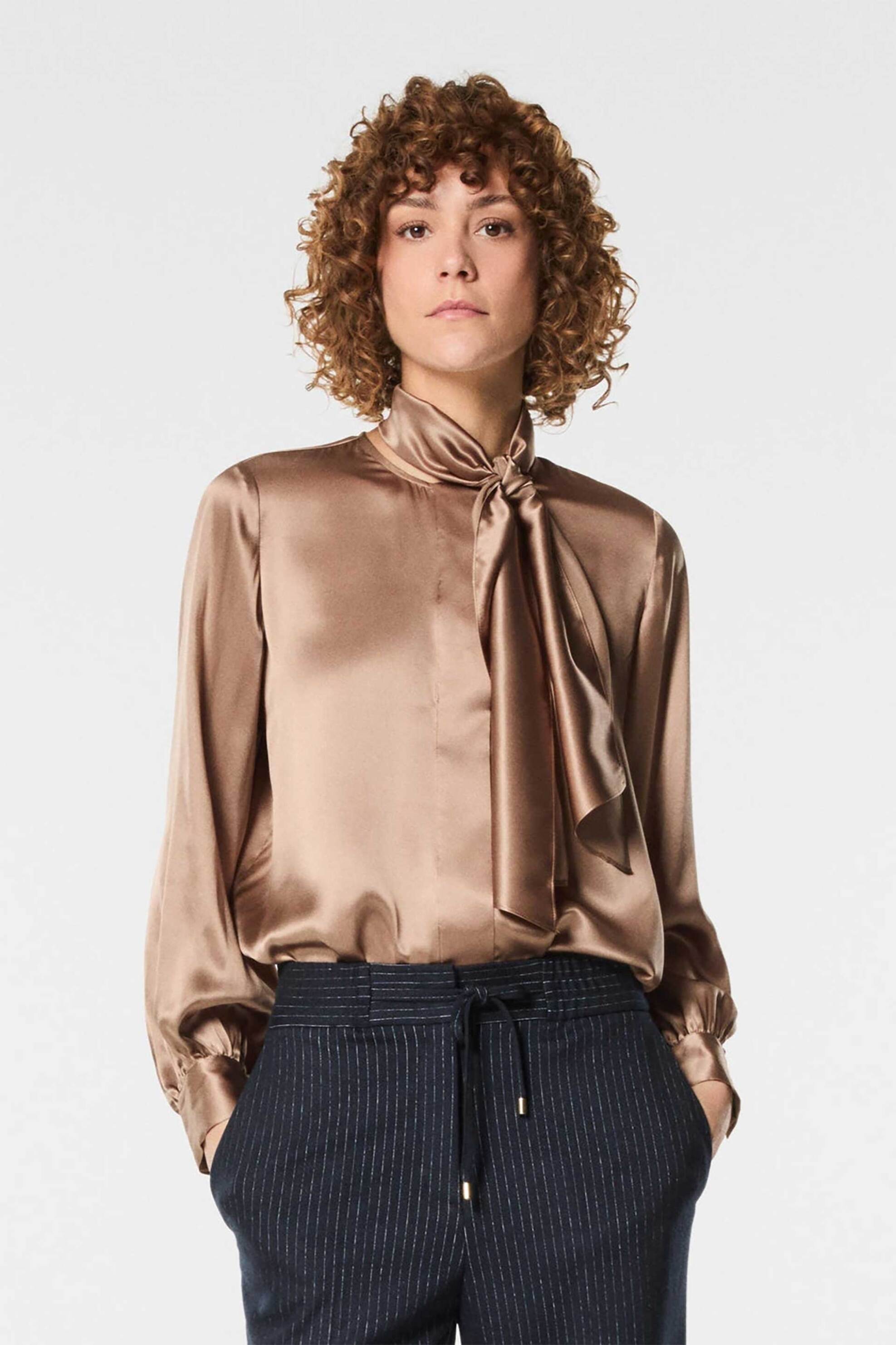 NENETTE Nenette γυναικεία μεταξωτή μπλούζα με φουλάρι "Fix" - 40BB-FIX-0635 Καφέ Ανοιχτό