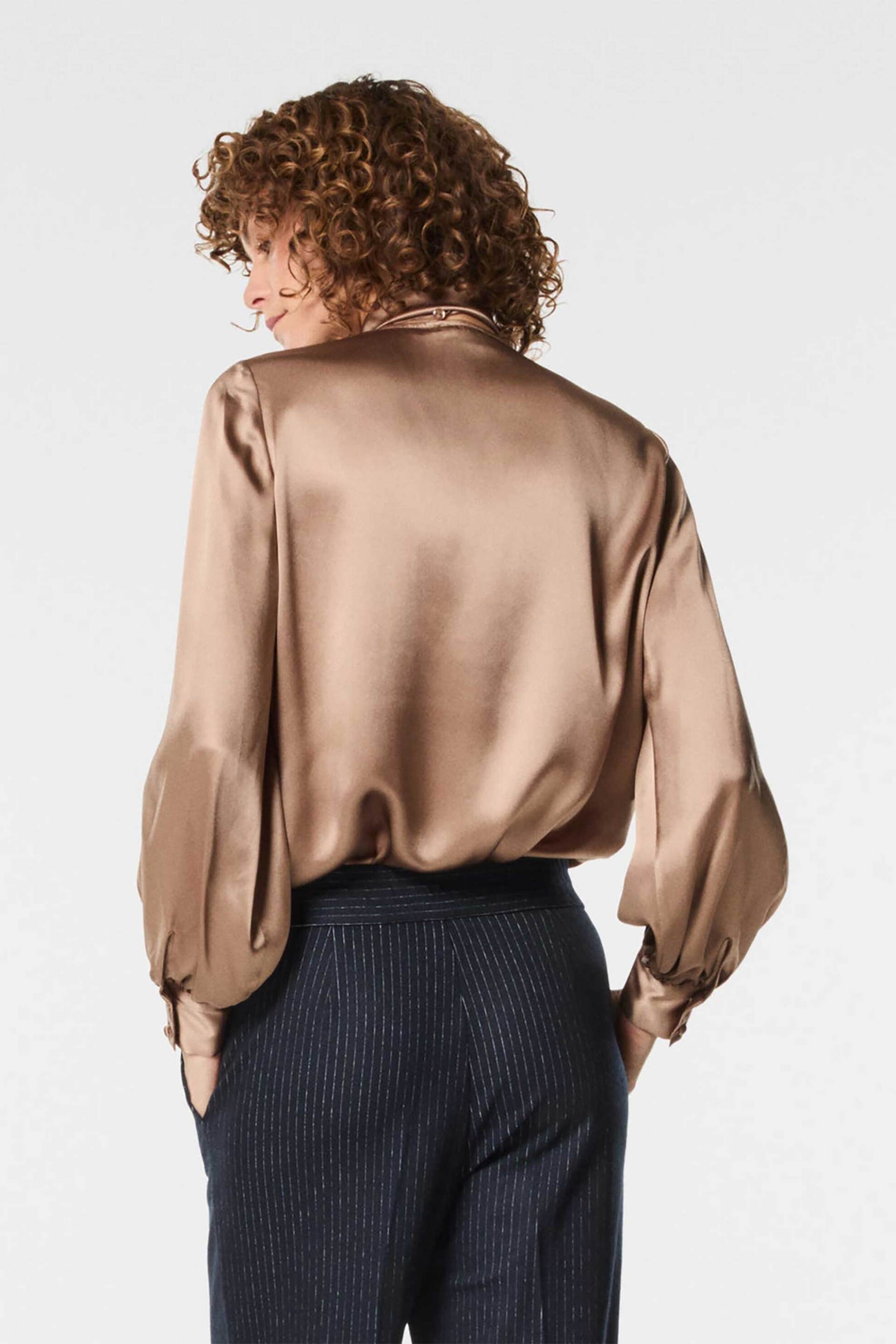 Nenette γυναικεία μεταξωτή μπλούζα με φουλάρι "Fix" - 40BB-FIX-0635 Καφέ Ανοιχτό φωτογραφία