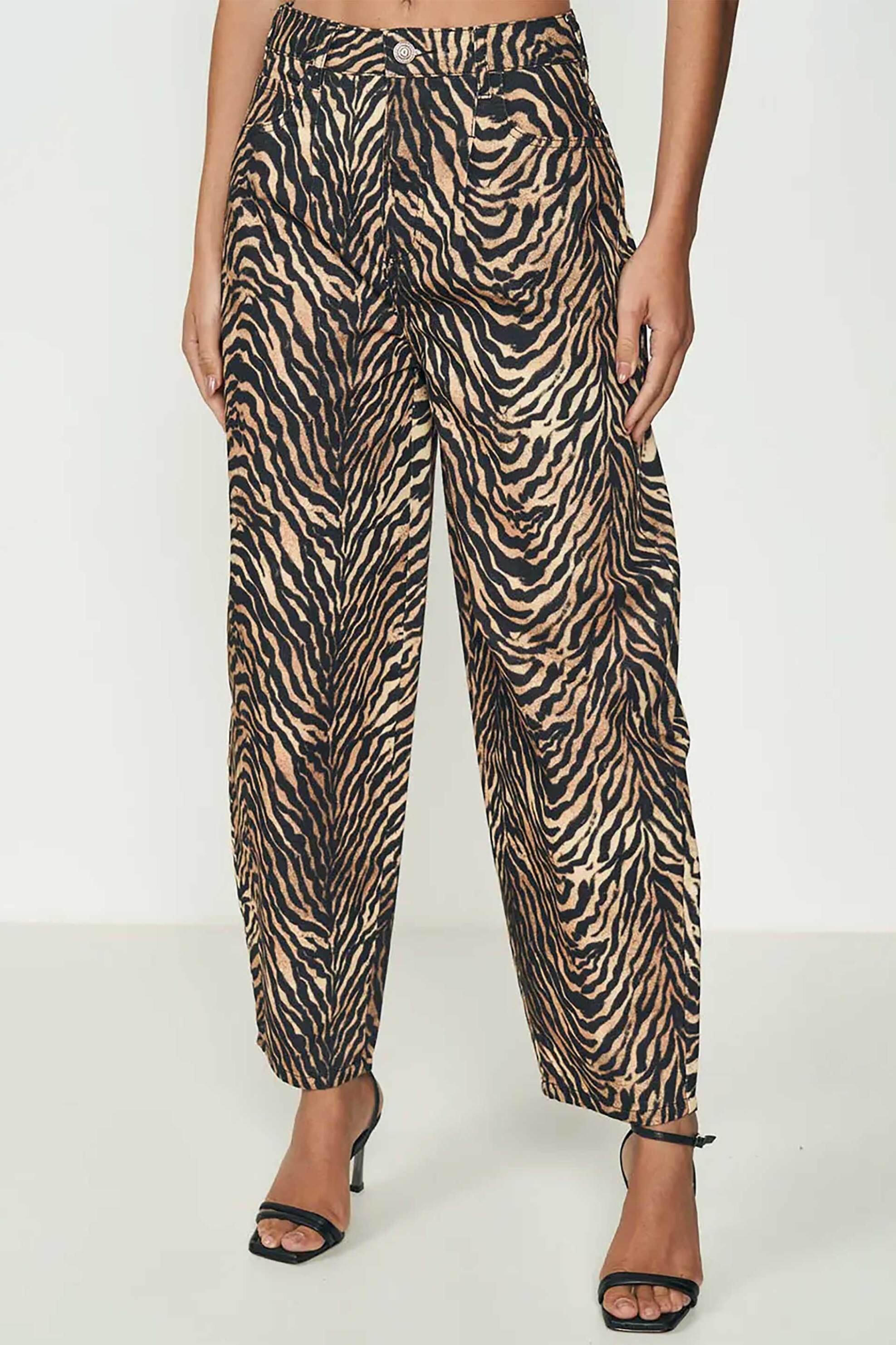 Colcci γυναικείο ψηλόμεσο τζιν παντελόνι με animal print Barrel Fit "Tokyo" - 21100426 Καφέ φωτογραφία