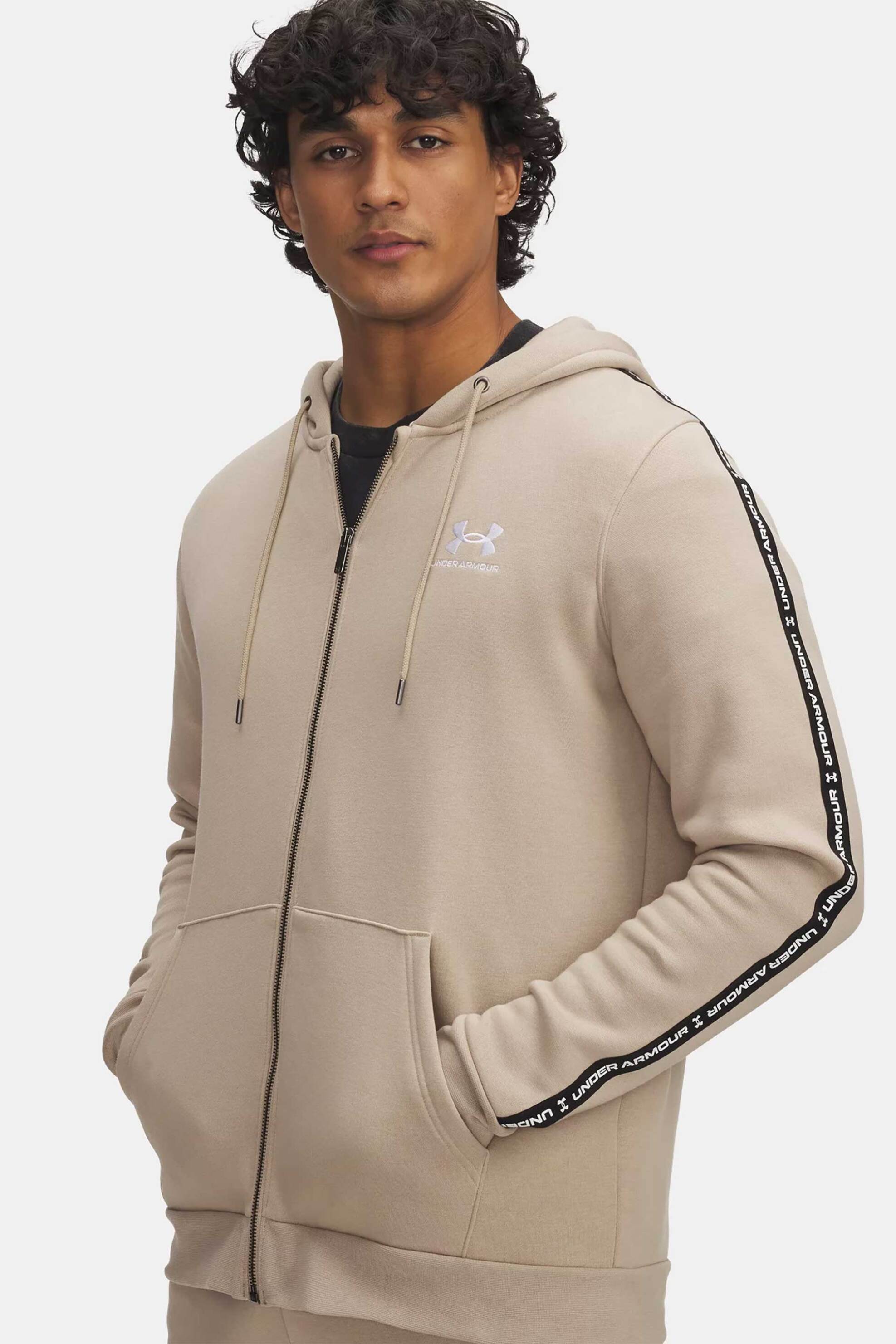 Ανδρικά αθλητικά ρούχα under armour σε μπεζ