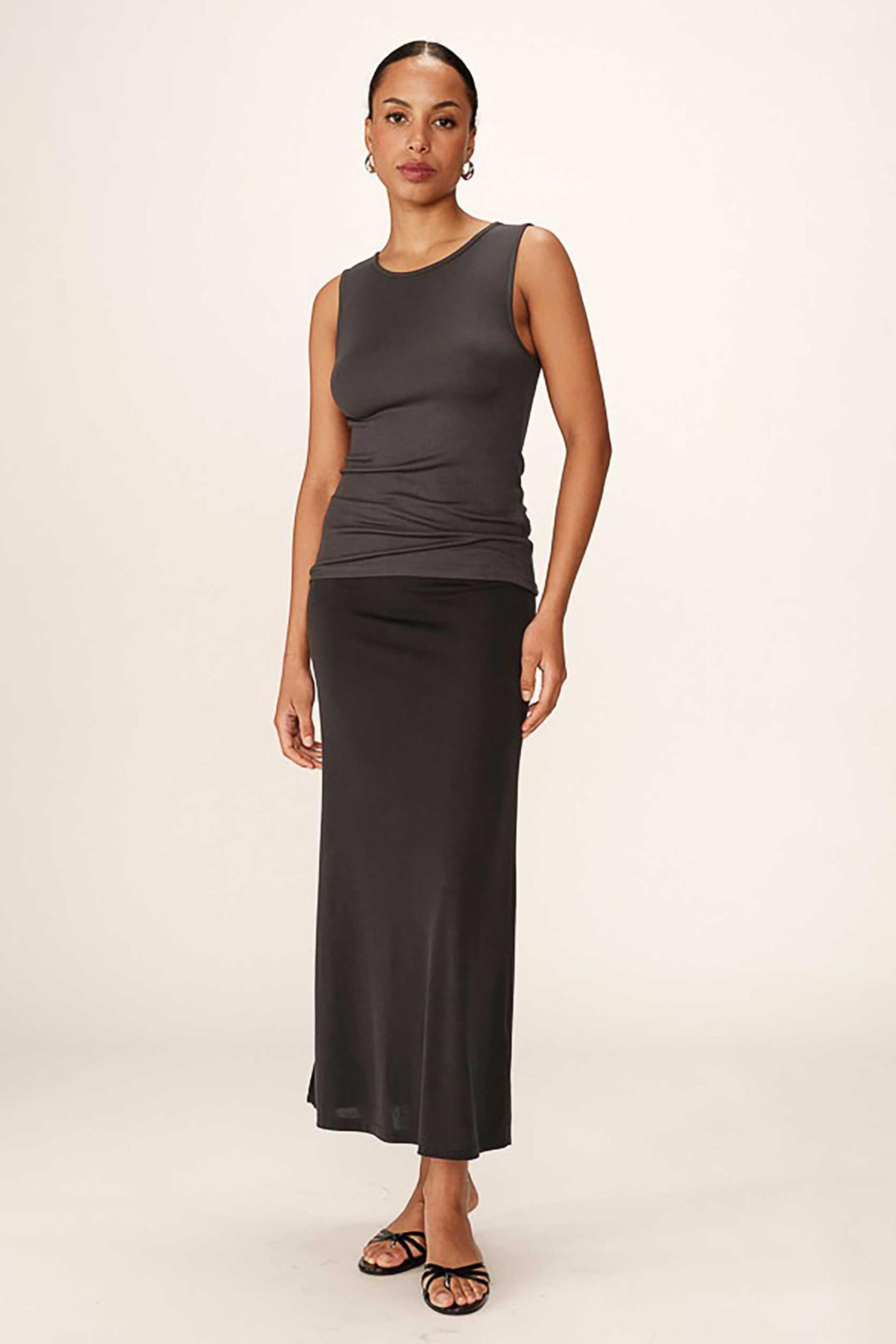 Grace & Mila γυναικείο τοπ αμάνικο μονόχρωμο "Paulin" - PAULIN_13034/SS25 Ανθρακί φωτογραφία