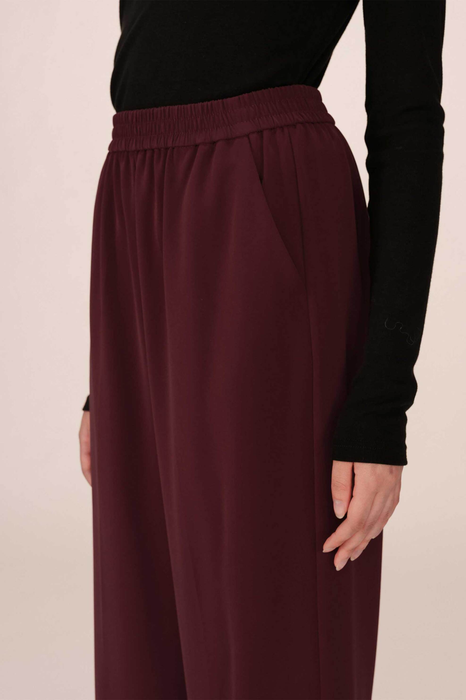 Grace & Mila γυναικείο παντελόνι υφασμάτινο Wide Leg "Noblesse" - NOBLESSE/FW25 Μπορντό φωτογραφία