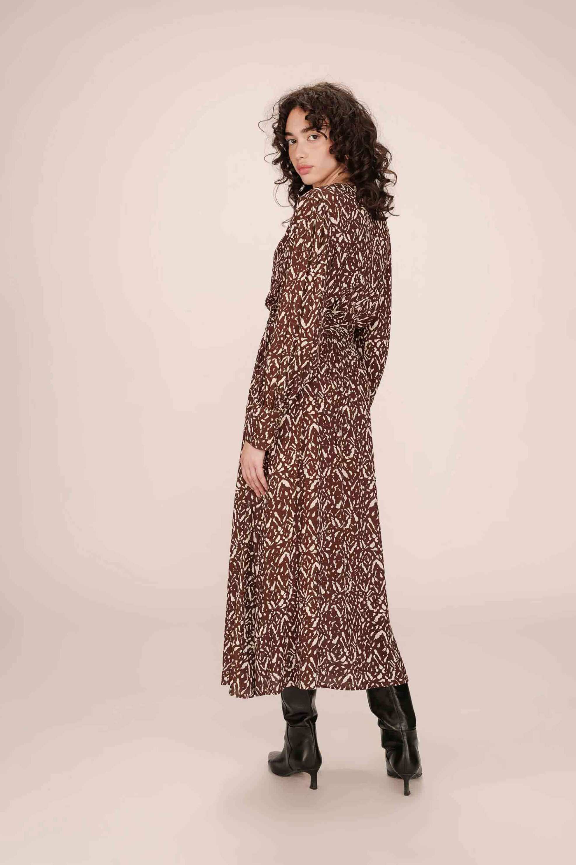 Grace & Mila γυναικείο maxi φόρεμα με all-over abstract print "Soissons" - SOISSON/FW25 Καφέ Σκούρο φωτογραφία