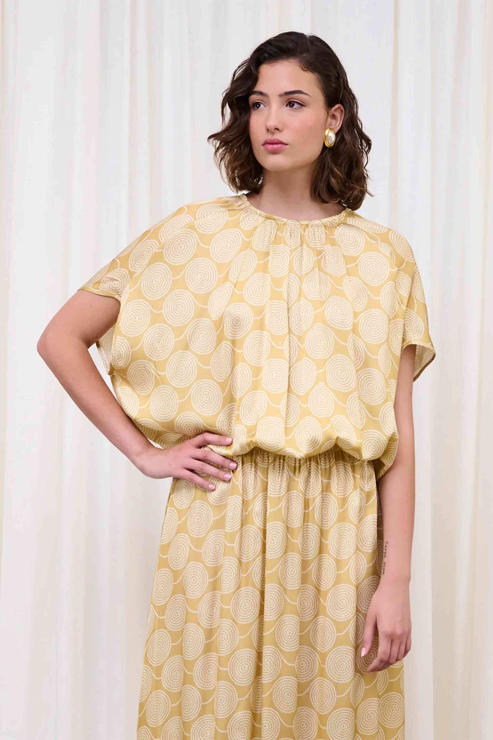 CAPETANISSA Capetanissa γυναικεία μπλούζα με print και σατέν όψη Relaxed Fit "Echo" - CP142A01SAP Χρυσό
