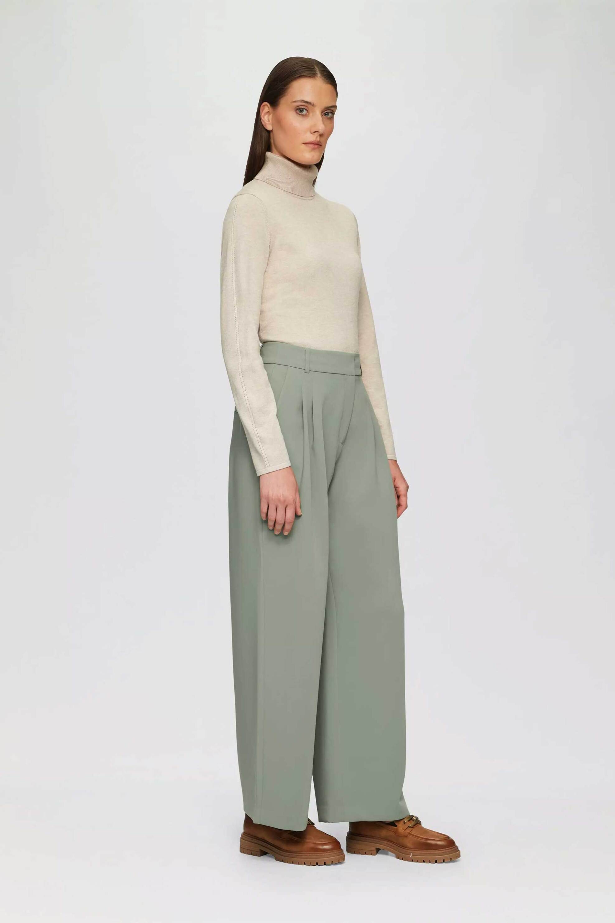 Γυναικεία παντελόνια σε ίσια γραμμή σε βεραμαν