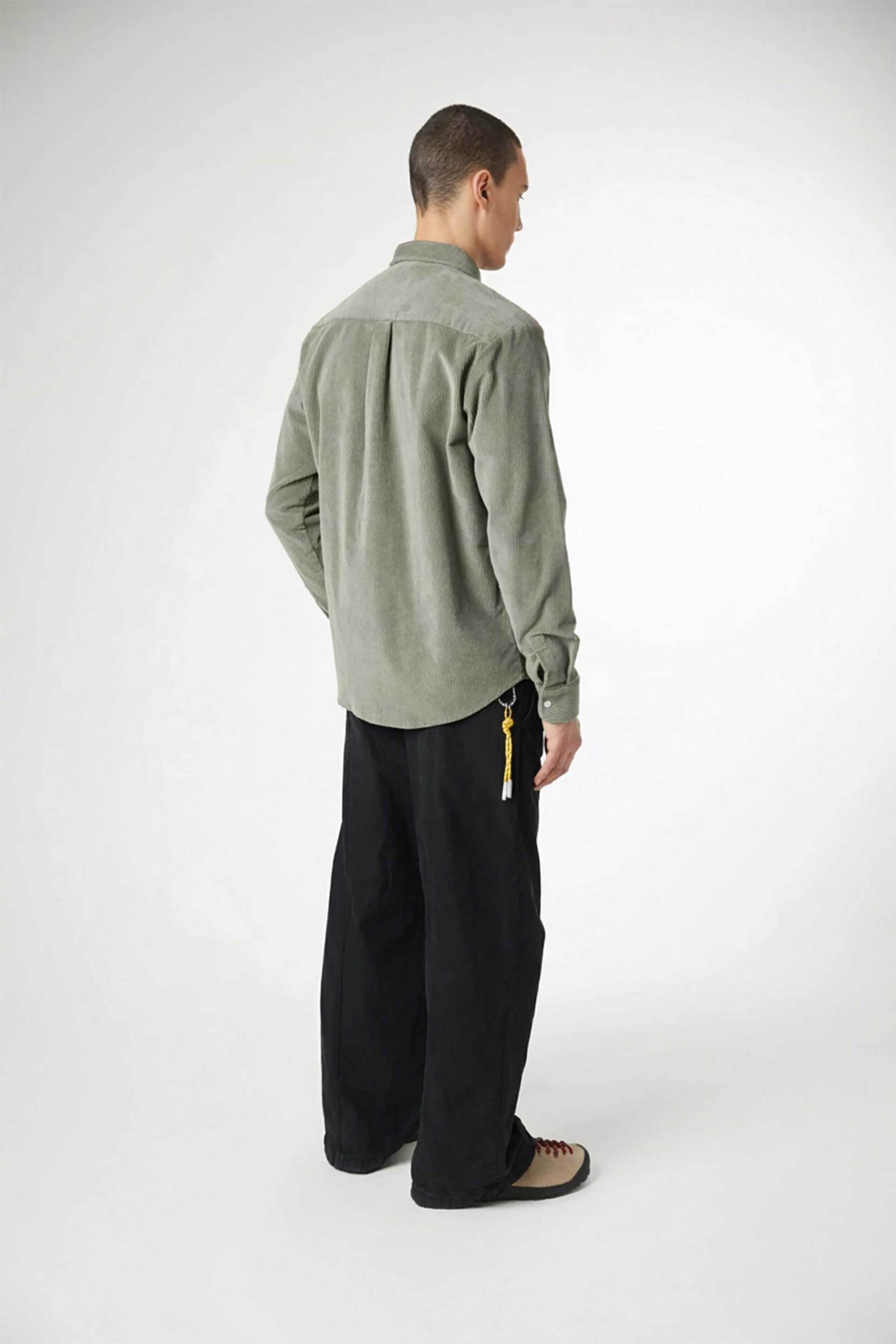 Blue Banana unisex overshirt κοτλέ Regular Fit "River" - AW25UG009RIVGR17/FW25 Χακί φωτογραφία