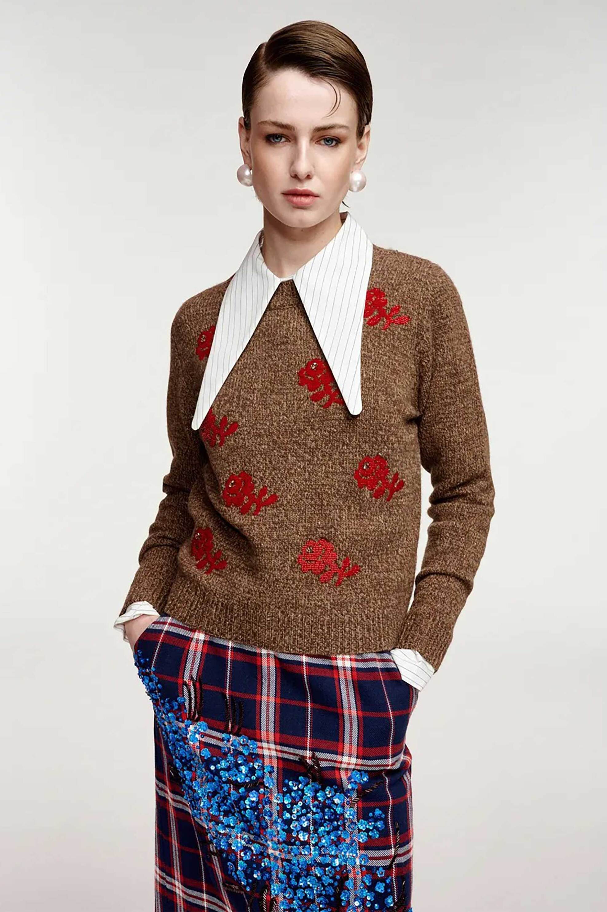 ESSENTIEL ANTWERP Essentiel Antwerp γυναικεία πλεκτή μπλούζα με floral jacquard σχέδιο "Korine" - KORINE Ταμπά