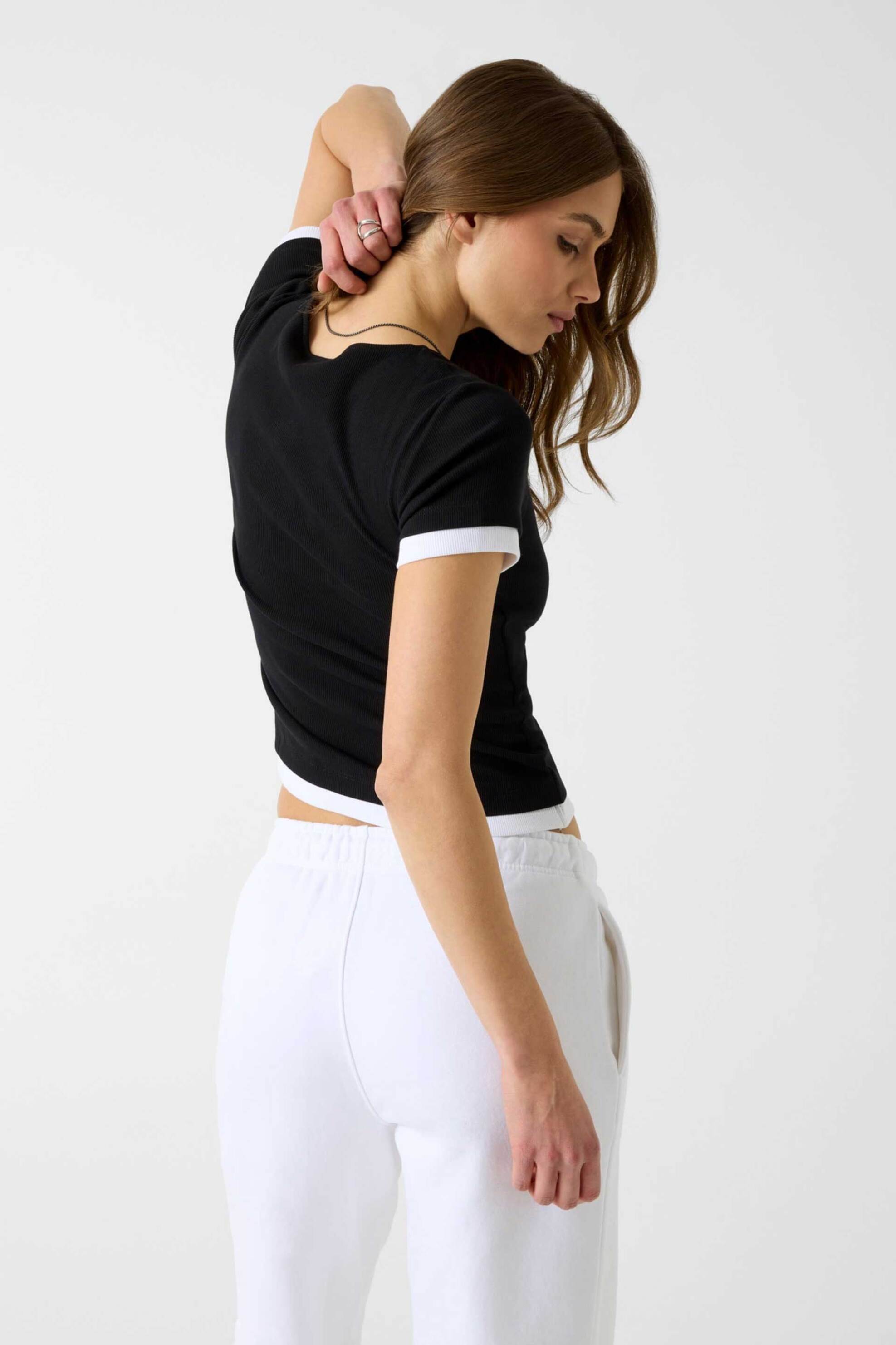 Guess Γυναικεία Μπλούζα Henley Double Layer Ribbed με Λογότυπο Slim Fit - W6Yp07K3685 Μαύρο