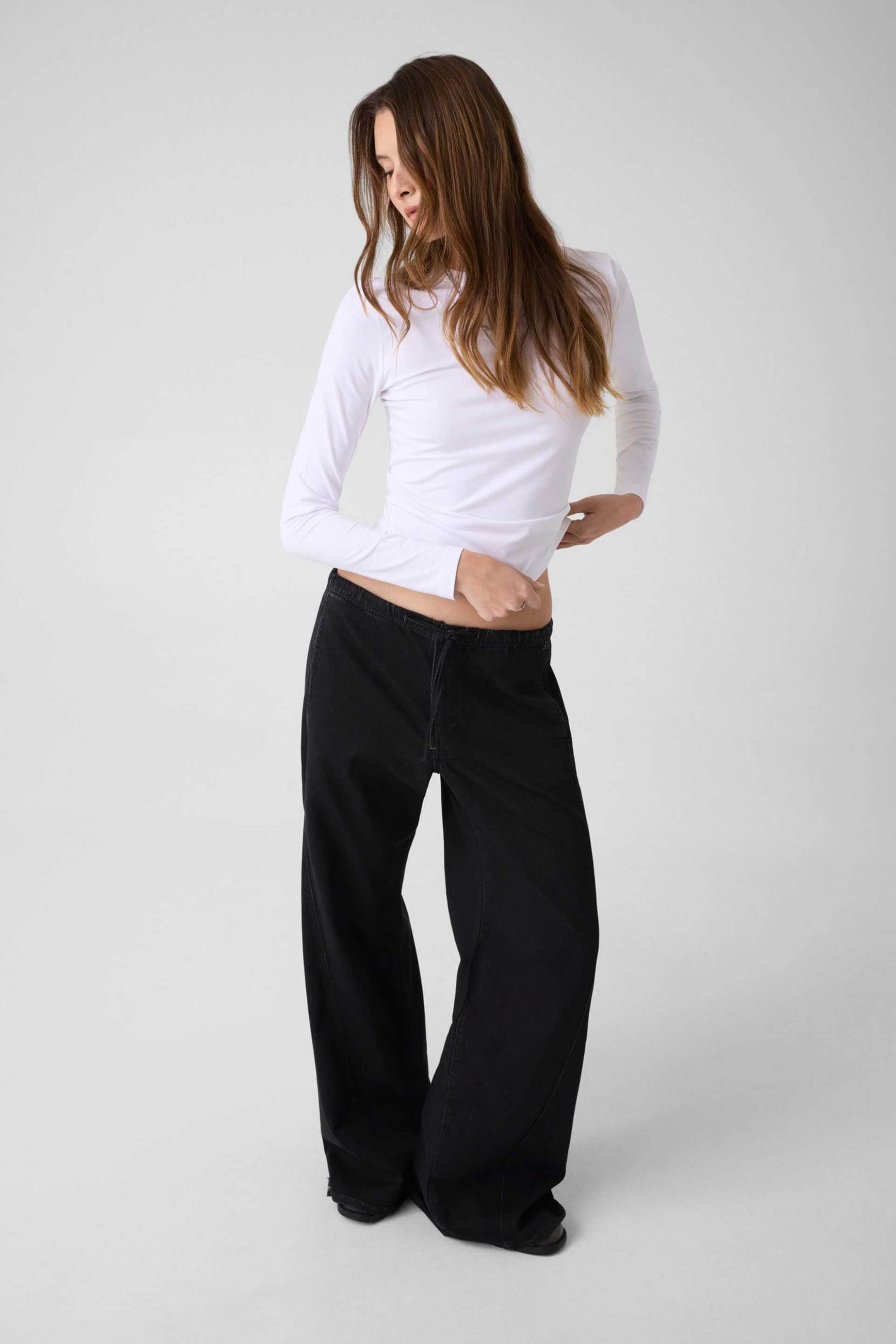 Guess γυναικείο τζιν παντελόνι με ελαστική μέση Wide Leg - W6YA2JD1192 Μαύρο