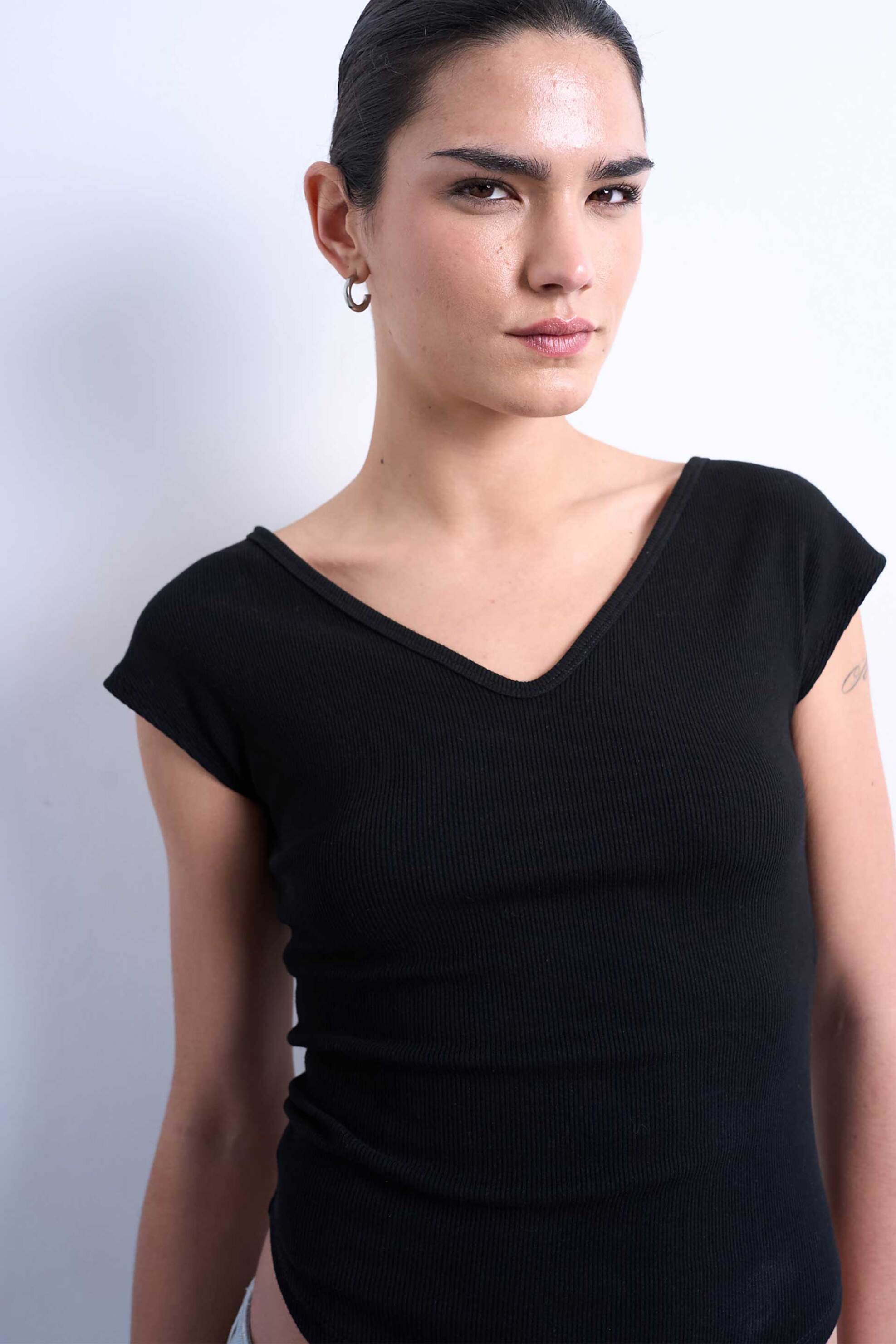 Topshop γυναικείο T-shirt μονόχρωμο με V λαιμόκοψη 