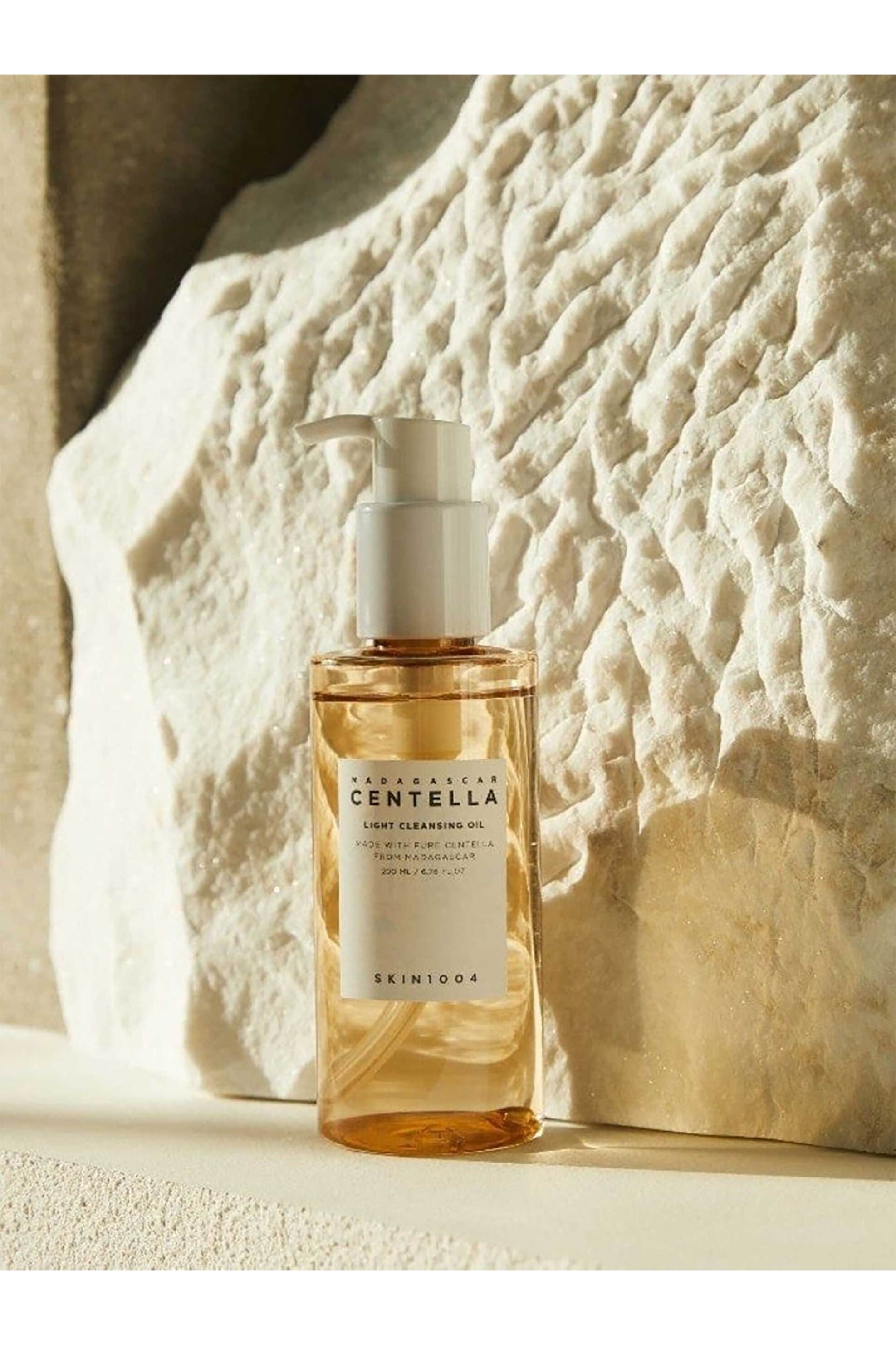 Skin1004 Madagascar Centella Light Cleansing Oil - Έλαιο Καθαρισμού & Ντεμακιγιάζ Με Centella Asiatica 200 ml - 8809913830481 φωτογραφία