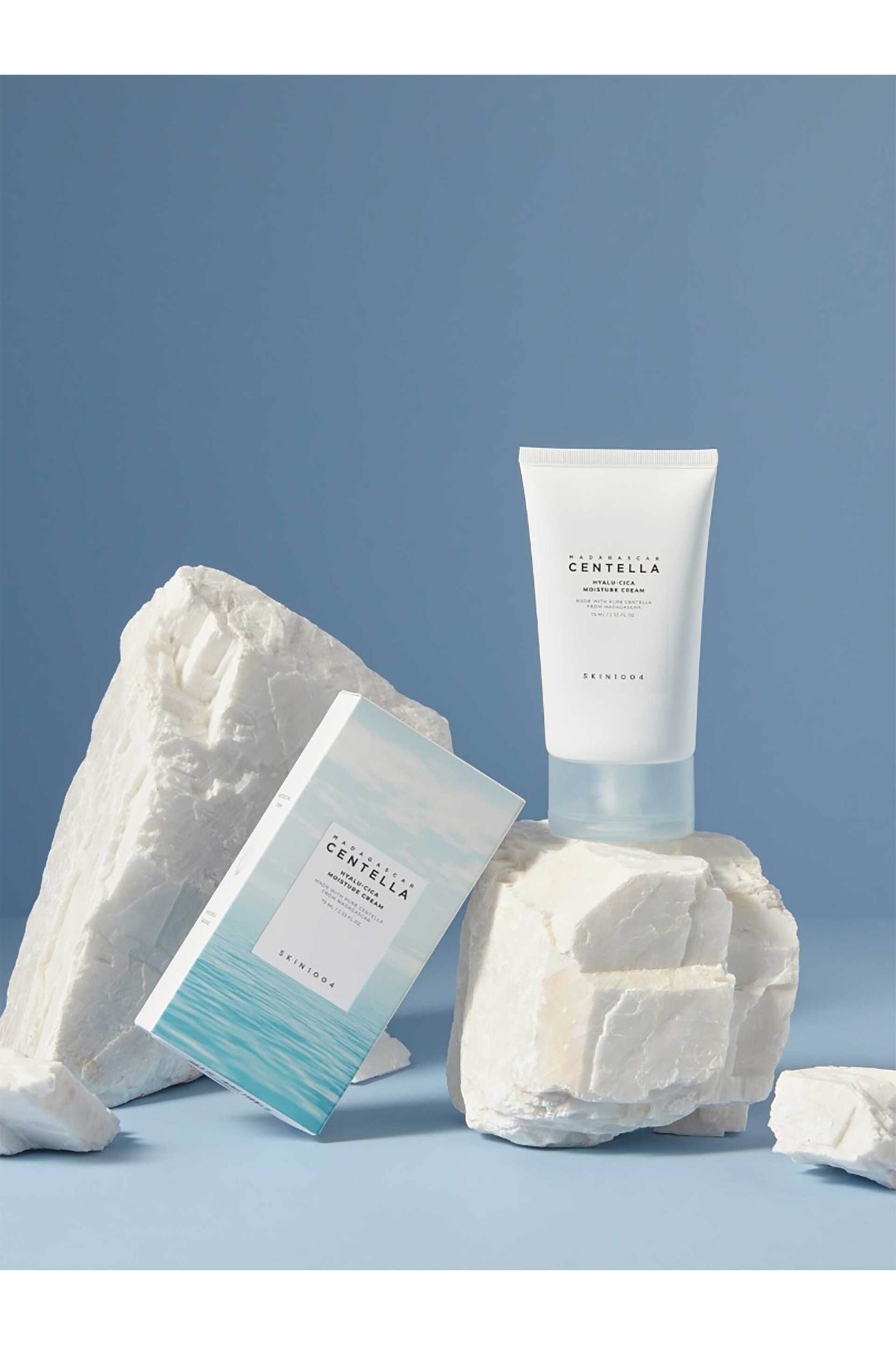 Skin1004 Madagascar Centella Hyalu-Cica Brightening Toner - Απολεπιστικό & Ενυδατικό Τόνερ 210 ml - 8809913831082 φωτογραφία