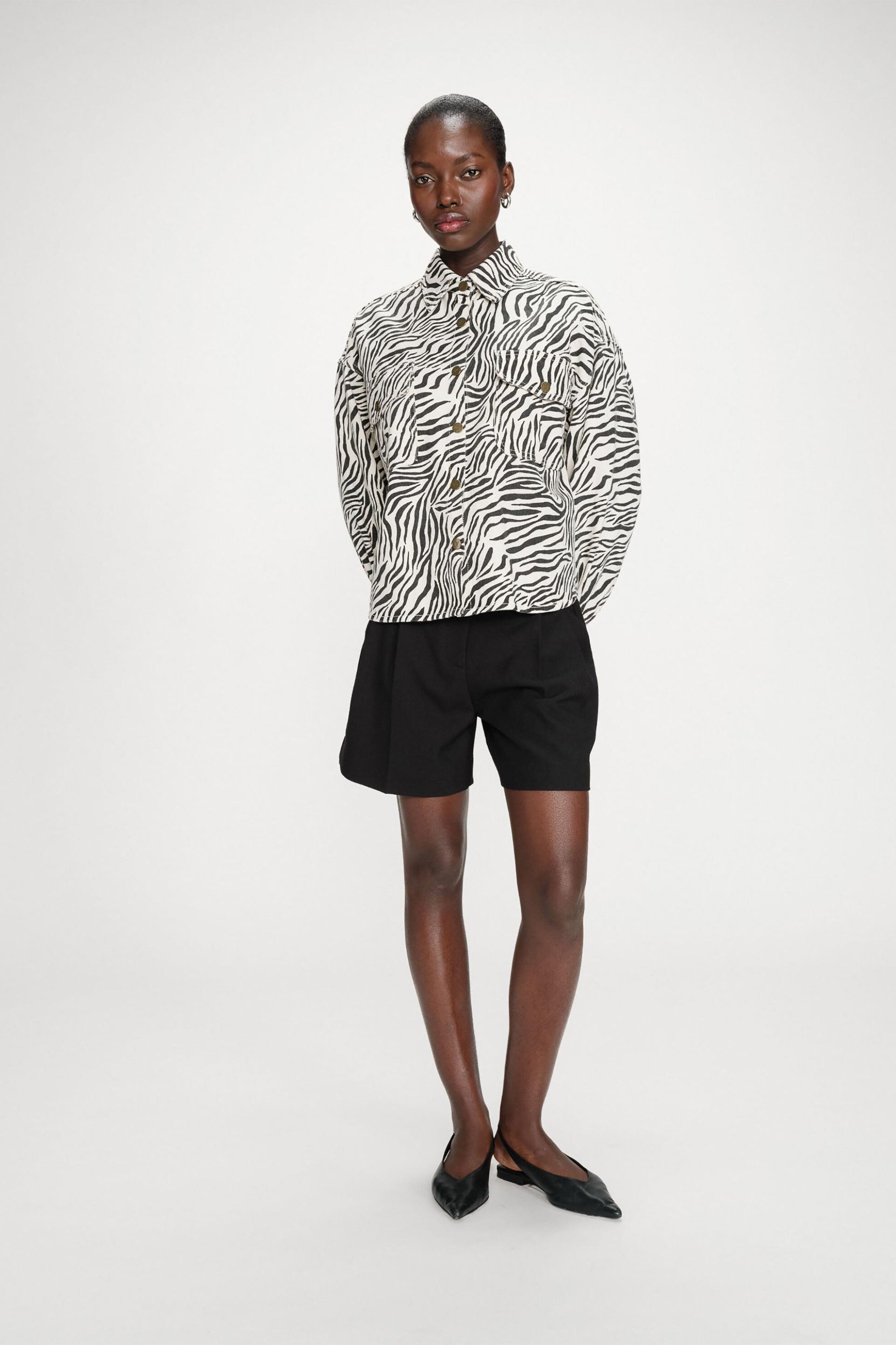 GRACE & MILA Grace & Mila γυναικείο πουκάμισο με animal print Οversized Fit "Perez" - VANA/SS26 Ασπρόμαυρο - 2