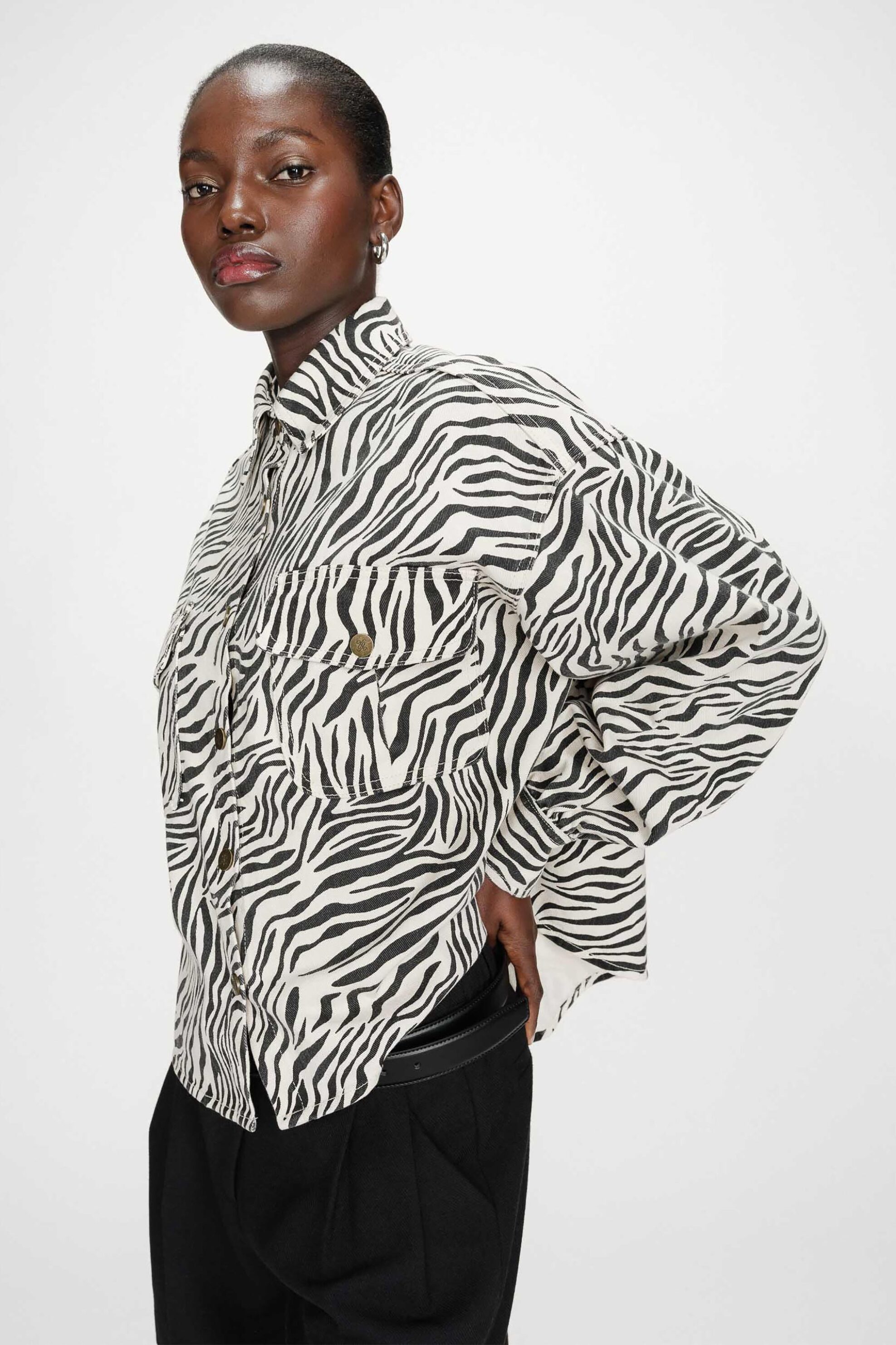 GRACE & MILA Grace & Mila γυναικείο πουκάμισο με animal print Οversized Fit "Perez" - VANA/SS26 Ασπρόμαυρο - 3