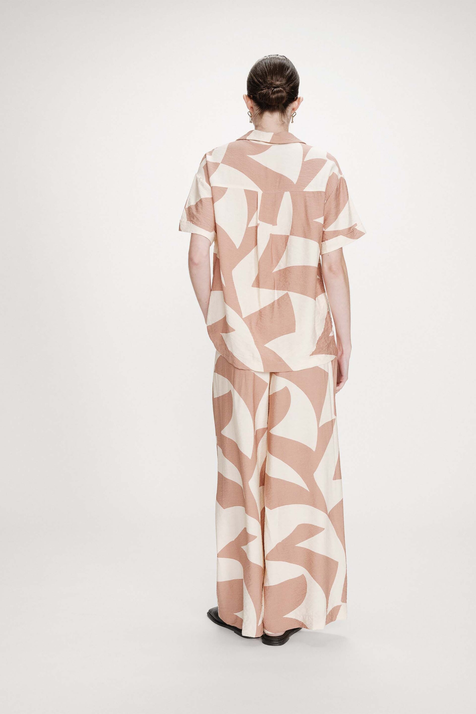 GRACE & MILA Grace & Mila γυναικείο πουκάμισο με all-over print Regular Fit "Veil" - VEIL/SS26 Κρέμ - 3