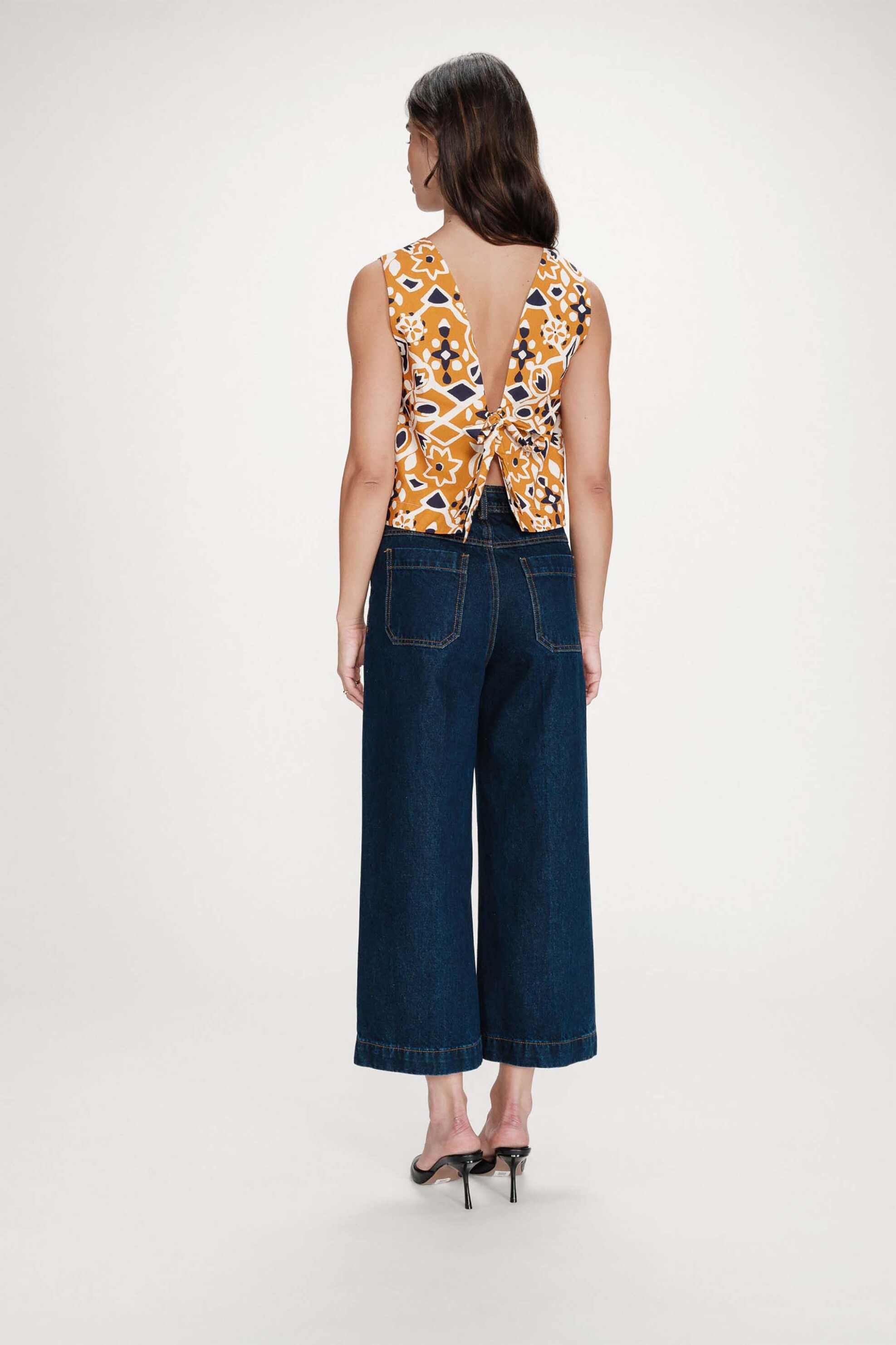 Grace Mila Γυναικείο Τοπ Αμάνικο με All-Over Print Venise - Ss26 Ταμπά
