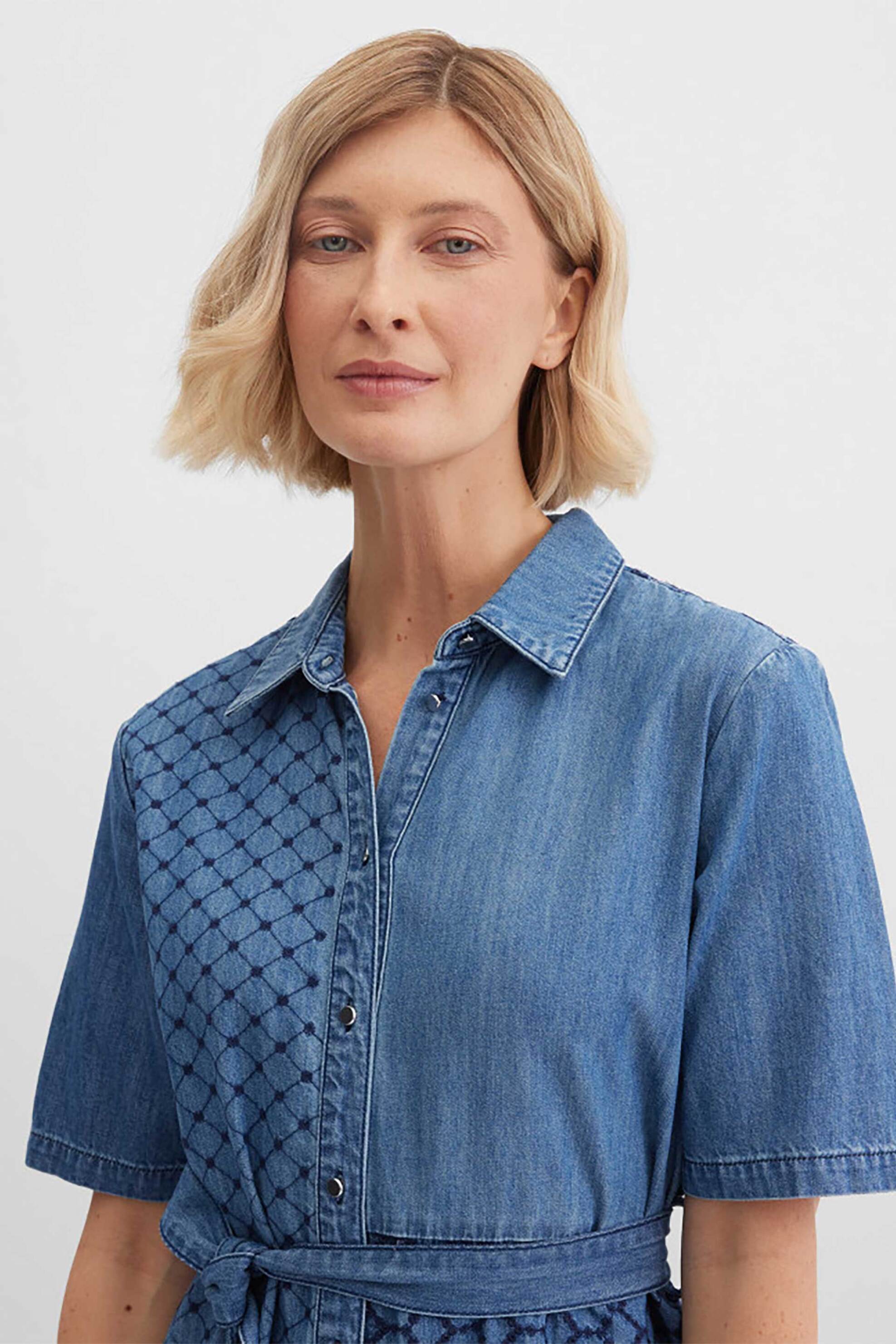 GERRY WEBER Gerry Weber γυναικείο midi φόρεμα denim σεμιζιέ με κεντημένο γεωμετρικό σχέδιο - N68654396042 Denim Blue - 2