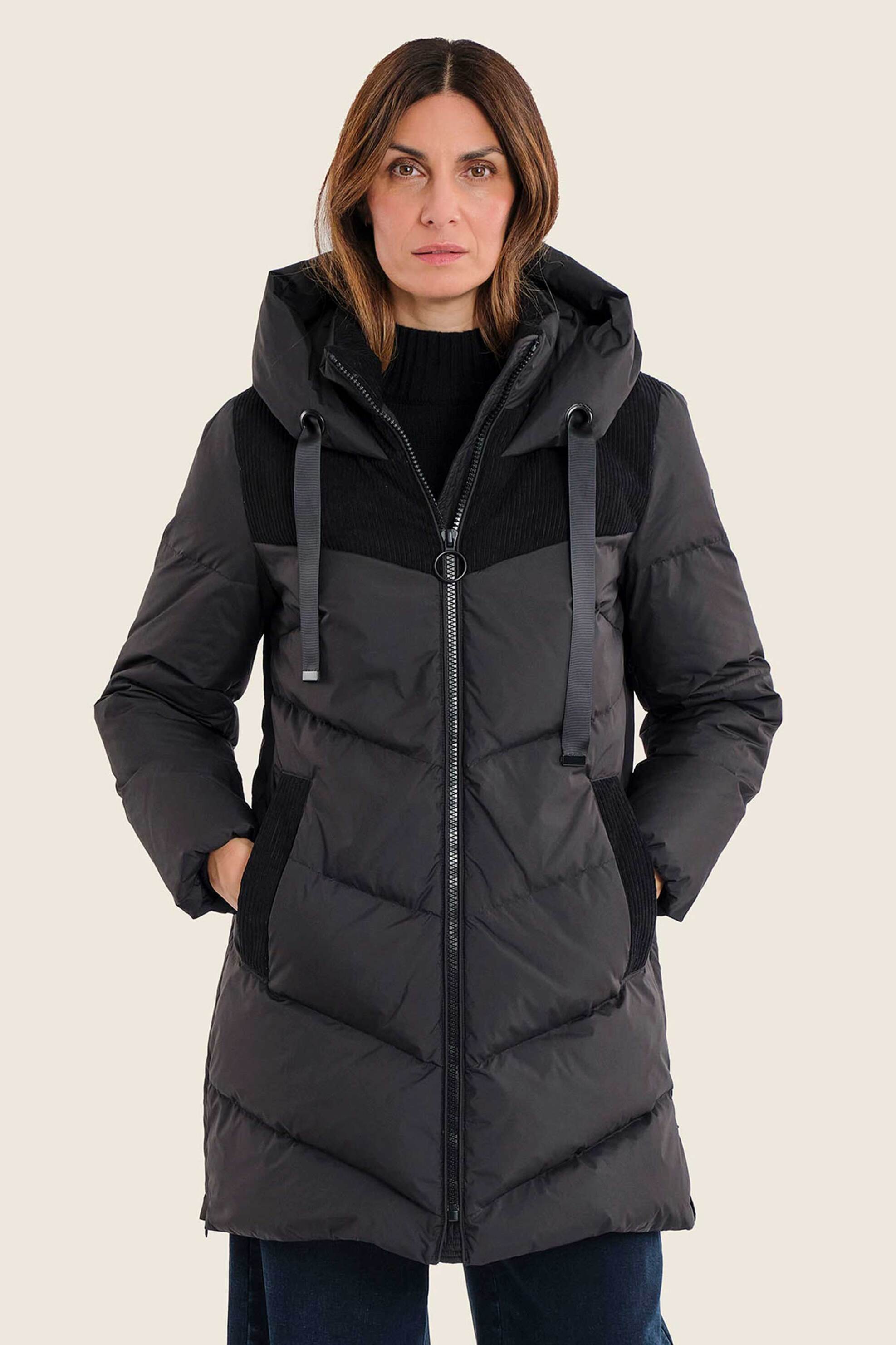 GERRY WEBER Gerry Weber γυναικείο μακρύ μπουφάν με κουκούλα και συνδυασμό υφασμάτων - N78401120038 Μαύρο