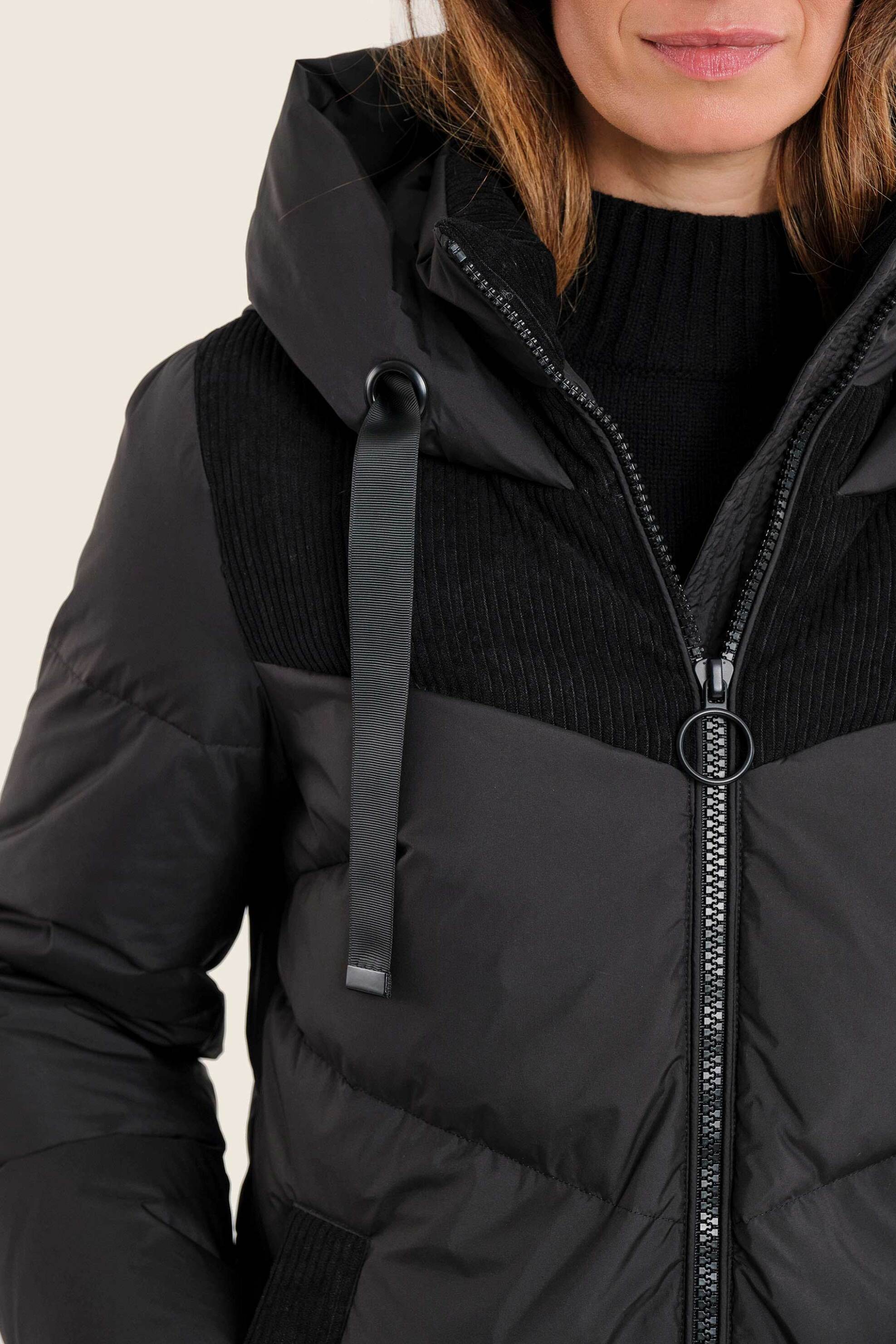 GERRY WEBER Gerry Weber γυναικείο μακρύ μπουφάν με κουκούλα και συνδυασμό υφασμάτων - N78401120038 Μαύρο - 2