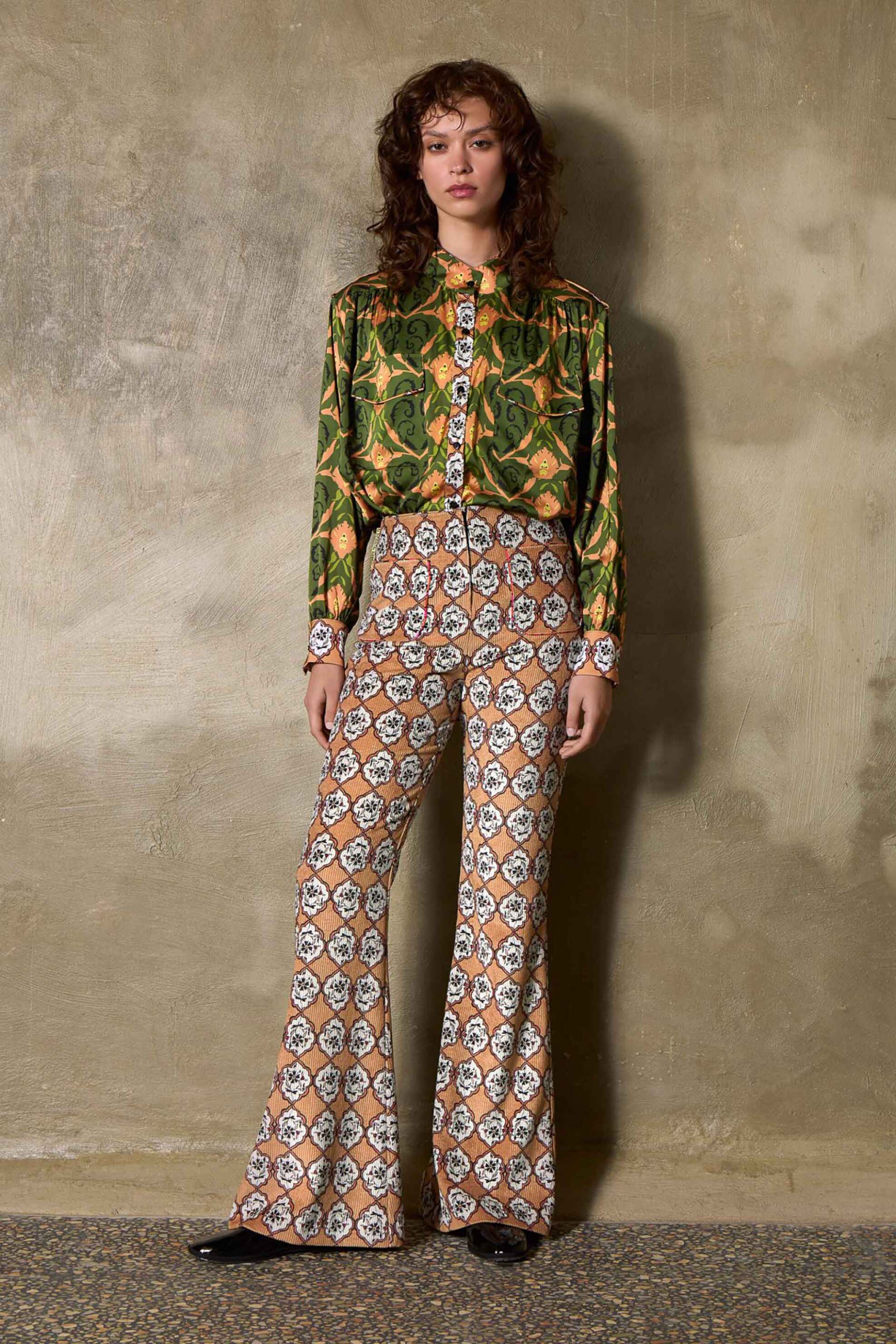 THE ARTIANS The Artians γυναικείο κοτλέ παντελόνι με all-over print Tailored Fit "Pilos Terra" - PC6 Μπεζ - 2