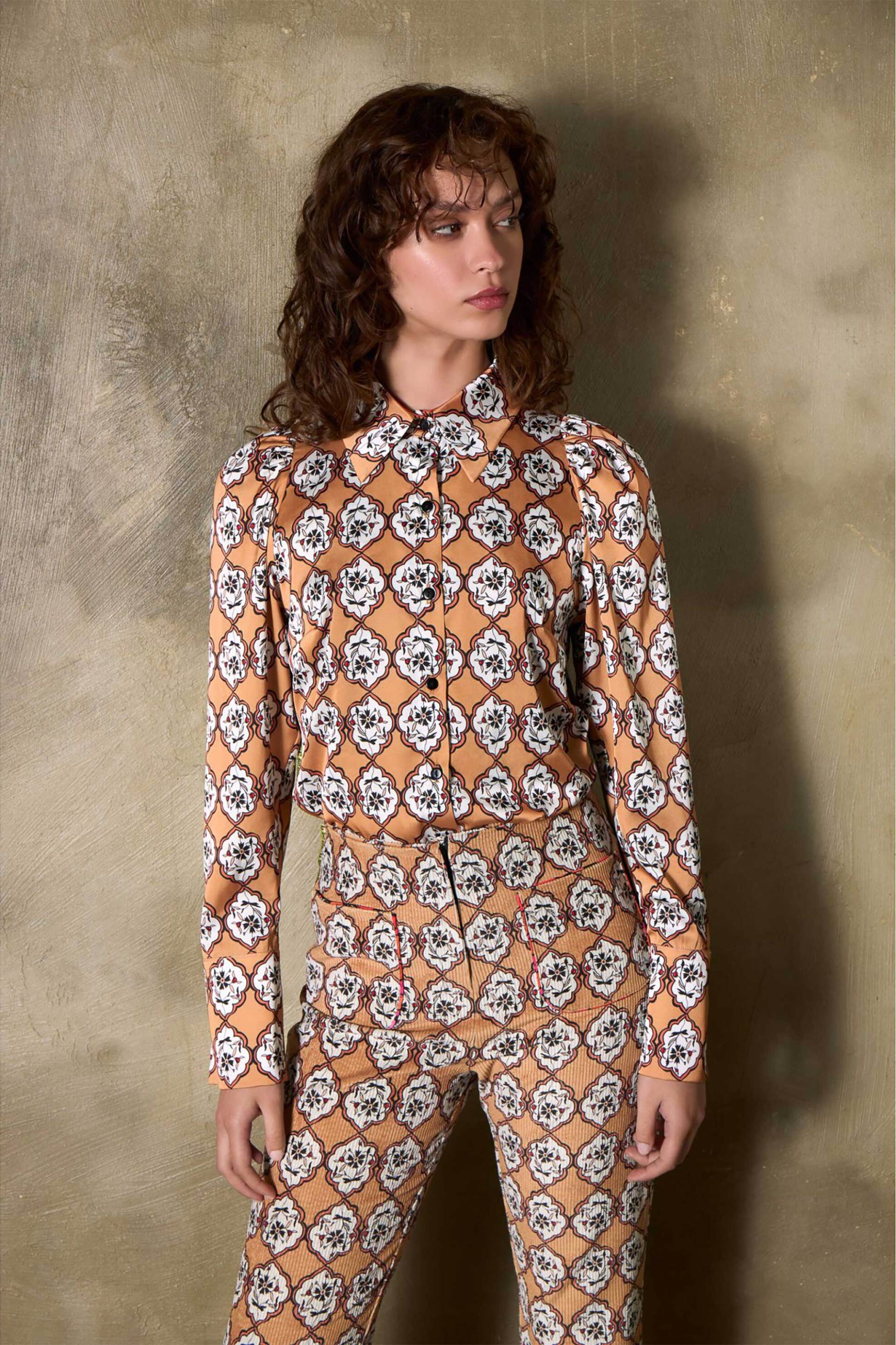 THE ARTIANS The Artians γυναικείο πουκάμισο με all-over print Slim Fit "Glaze" - SHAS6 Μπεζ